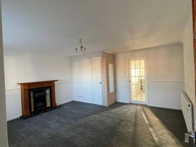 Burton Close, Oadby LE2, 3 bed terraced house to rent, £1,200 pcm | PrimeLocation