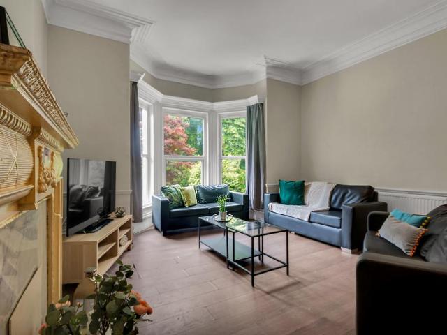 BURTON CRESCENT, Leeds 7 bed house to rent £4,398 pcm £1,015 pw