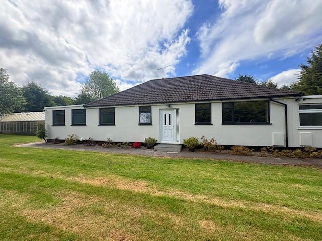 Burton Green, Kenilworth, CV8 3 bed bungalow to rent £1,600 pcm £369 pw