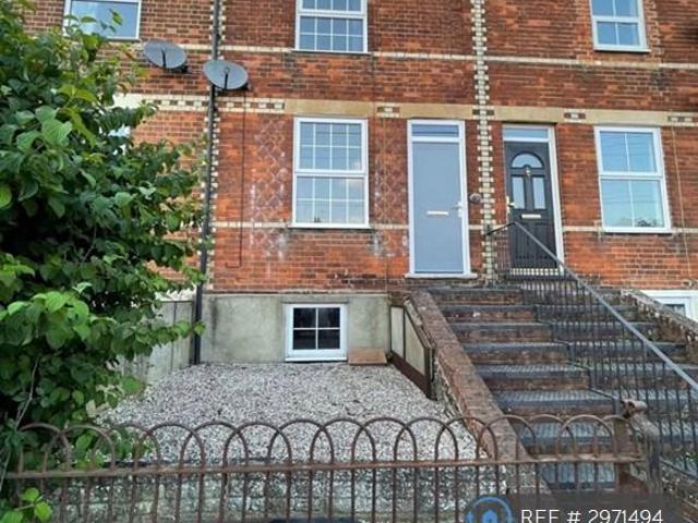 Burton End, Haverhill, CB9 3 bed terraced house to rent £1,200 pcm £277 pw
