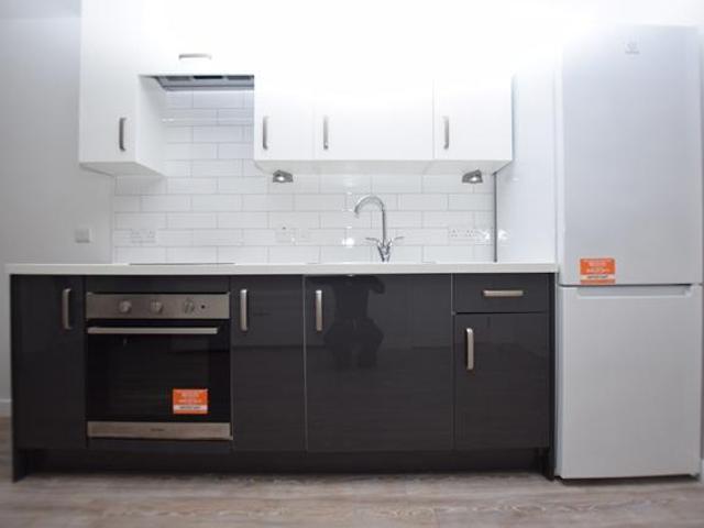 Burton, Sheffield, S3 Studio to rent £650 pcm £150 pw