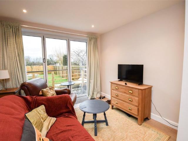 Burton Road, CH64 4AG, Neston