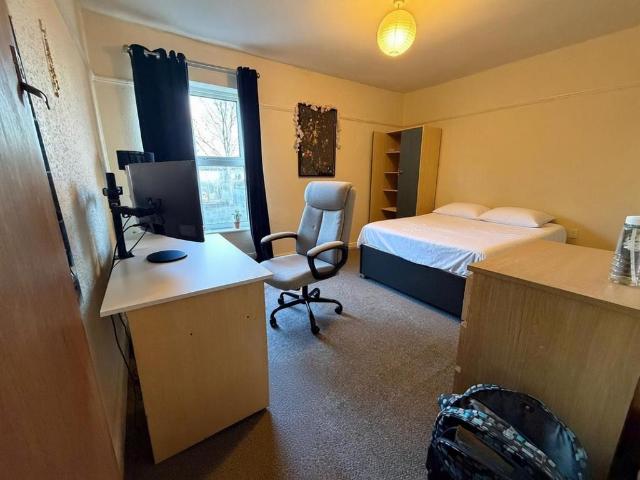 Burton Road, Polygon, Southampton, SO15 3 bed property to rent £1,425 pcm £329 pw