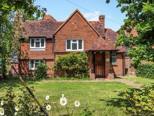 Burtons Lane, Tonbridge 3 bed detached house to rent £2,200 pcm £508 pw