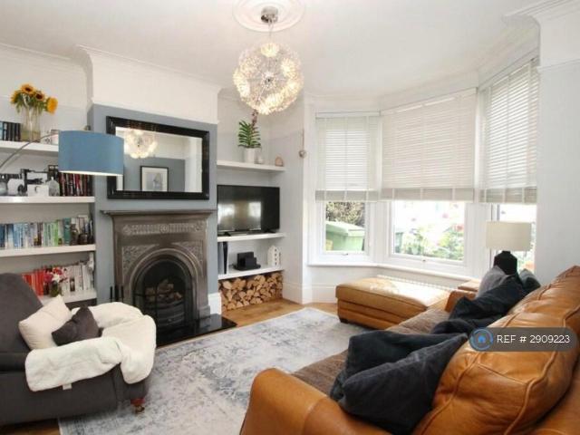 Burwash Road, London, SE18 1 bed in a house share to rent £900 pcm £208 pw