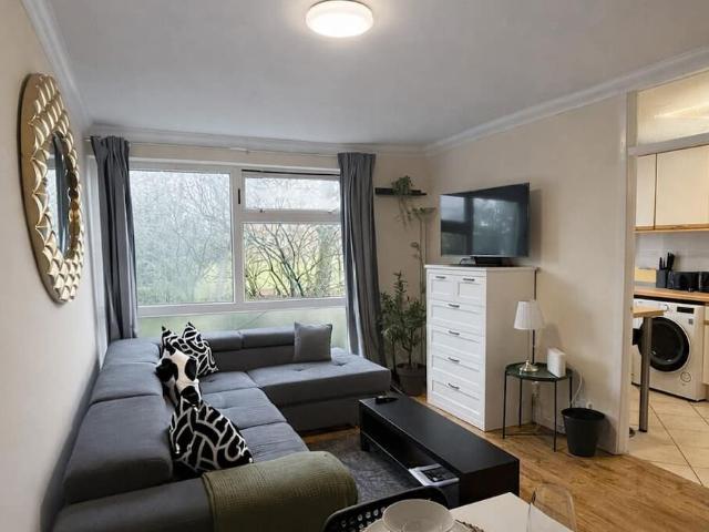 Bury, M25 9QD, United Kingdom | 2 bed apartment for rent #165026762 | Rentberry