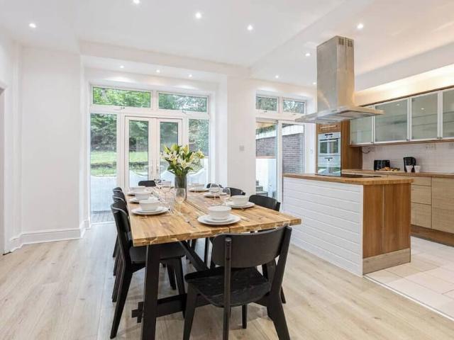 Bury, M25 0ER, United Kingdom | 4 bed house for rent #97318770 | Rentberry