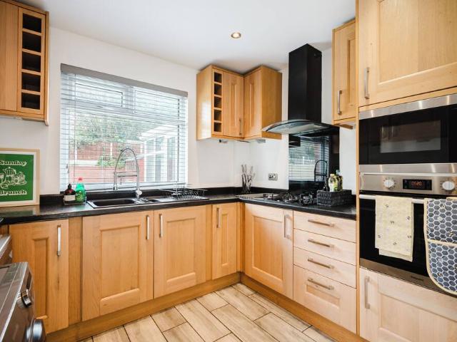 Bury, M25 2QH, United Kingdom | 3 bed duplex for rent #154376193 | Rentberry