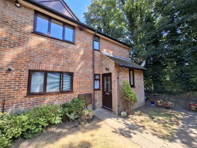 Bury Green, HEMEL HEMPSTEAD 1 bed maisonette to rent £1,000 pcm £231 pw