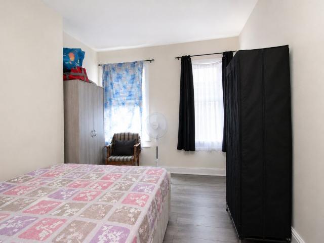 Bury Park Road, Luton LU1, 2 bed flat to rent, £1,275 pcm | PrimeLocation
