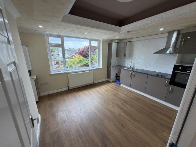 Bury Road, Bolton, BL2 6QA 2 bed flat to rent £895 pcm £207 pw