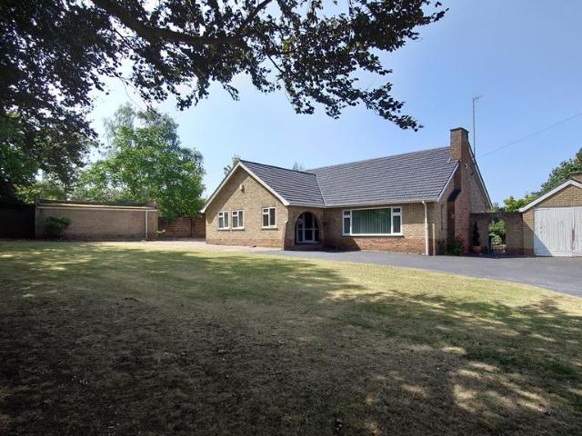 Bury St Edmunds IP33 4 bed bungalow to rent £2,200 pcm £508 pw