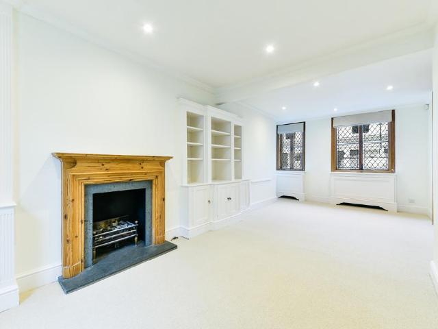 Bury Walk, SW3 3 bed house to rent £8,250 pcm £1,904 pw