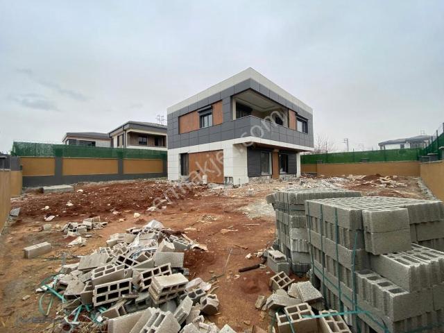 Burçesentepe'de 4+1 Satılık Lüks Villa