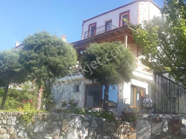Burak Emlak’tan Eski Foça Da Kiralık Full Eşyalı Havuzlu Stüdyo Daire
