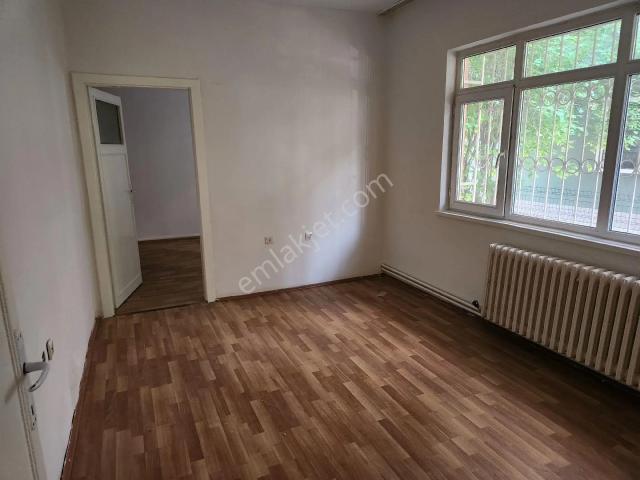 Burak Emlak'dan Kiralık Daire Kurtuluş Bahadırlar Sk. 2+1 Yapılı