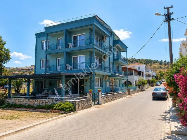 Burak Emlak'tan Eski Foça'da Full Deniz Manzaralı, Denize 100 Metre, Muhteşem Teraslı Kiralık Daire