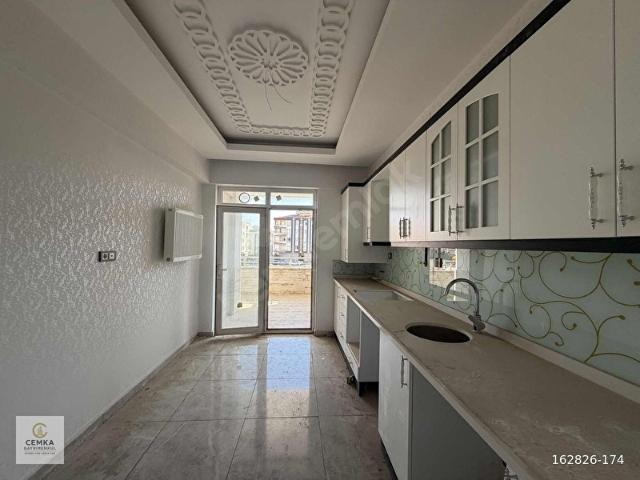 BURAKSIFIR 3+1 140 m OTURUMA HAZIR KAT & CEPHE SEÇENEKLİ