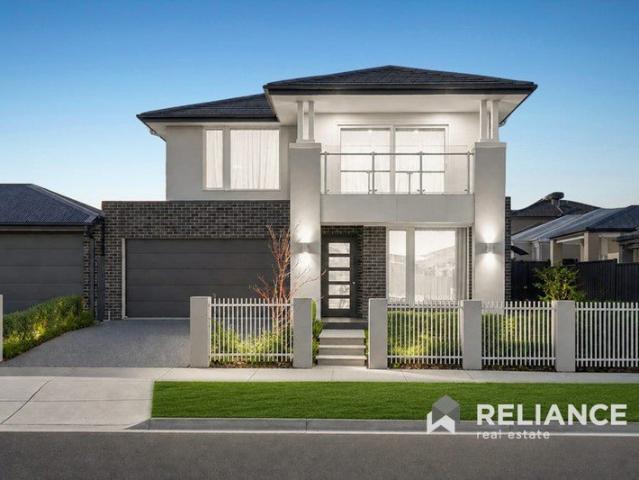Burbank Display Home Excellence / Luxury Family Living in Alamora Estate