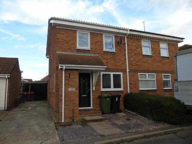 Burch Close, King's Lynn 3 bed semi detached house to rent £1,050 pcm £242 pw
