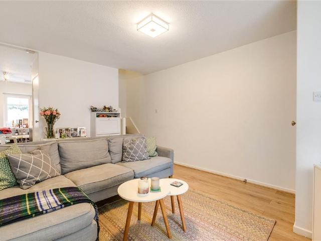 Burdett Mews, Westbourne Gardens. 2 bed terraced house to rent £3,400 pcm £785 pw