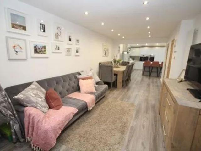 Burdett Avenue, Nordan