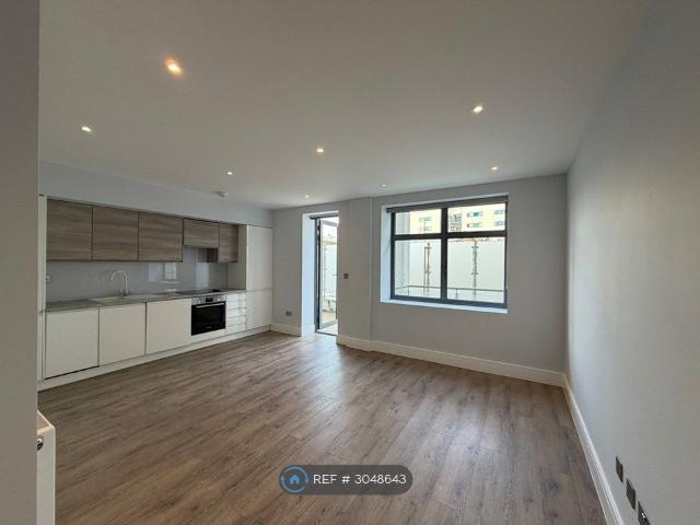 Burdett Road, London E14, 1 bed flat to rent, £1,900 pcm | PrimeLocation