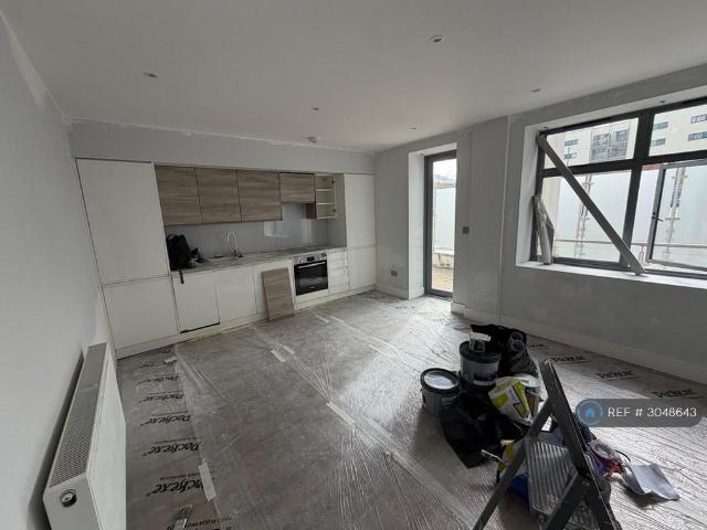 Burdett Road, London, E14 1 bed flat to rent £1,900 pcm £438 pw