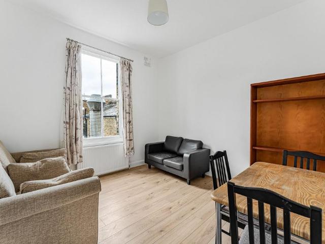 Burdett Road, London, E3 4 bed maisonette to rent £3,700 pcm £854 pw