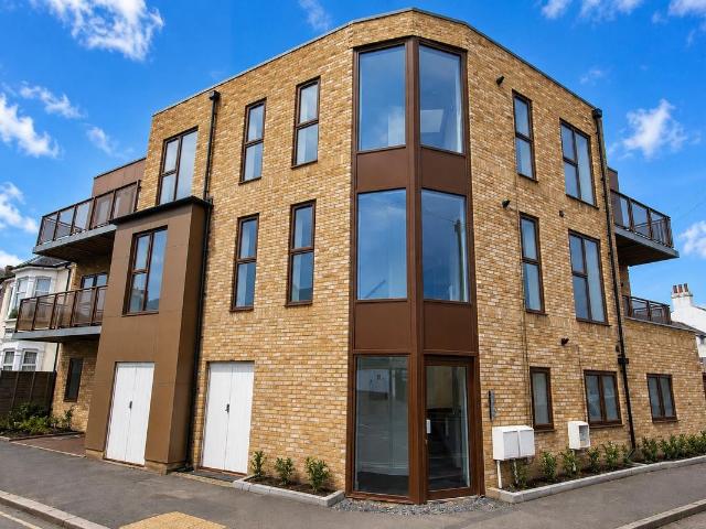 Burdett Road, Southend On Sea SS1, 2 bed flat to rent, £1,225 pcm | PrimeLocation