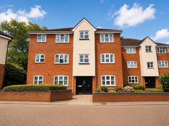 Burdetts Road, Dagenham, Essex 2 bed flat to rent £1,850 pcm £427 pw
