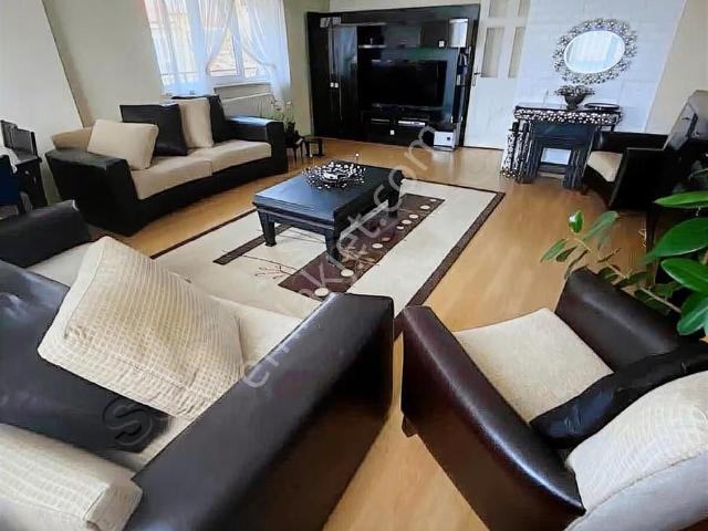 Burdur Şehir Merkezi'nde 265m² Dubleks, Göl Manzaralı Teraslı