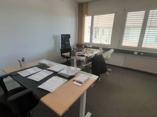 BUREAUX PRIVATIFS LUMINEUX AVEC ESPACES PARTAGÉS