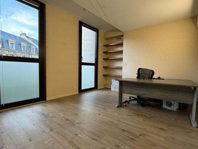 Bureau centre ville de Vichy 140m2 avec parking