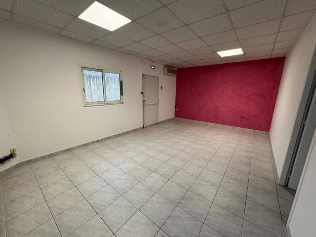 BUREAU + HANGAR 83m² QUARTIER MARECHAL JUIN