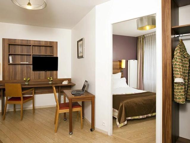 Bures sur Yvette, Modern and stylish 1 BR apartment