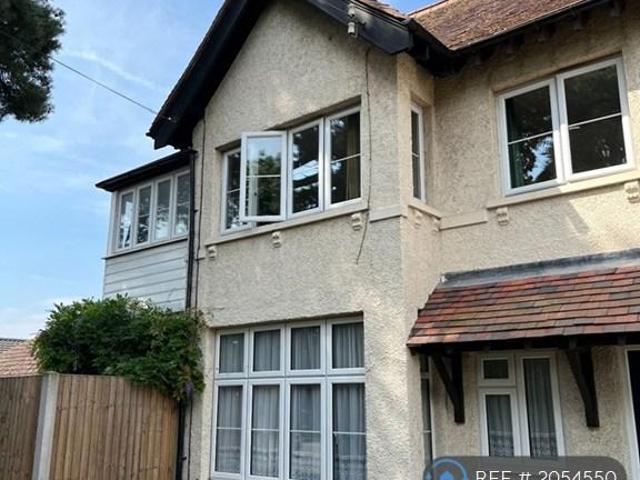 Burfield Road, Windsor, SL4 2 bed flat to rent £1,550 pcm £358 pw