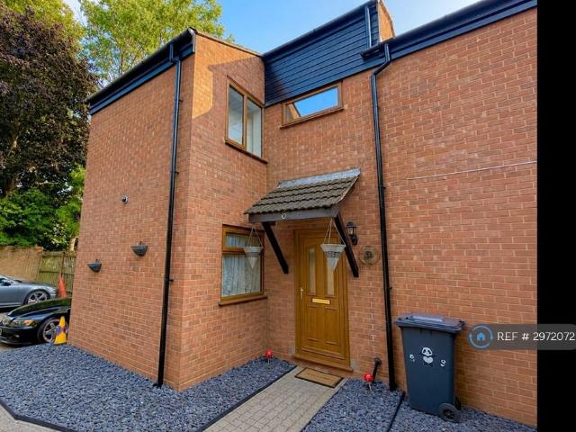 Burford Mews, Hoddesdon, EN11 2 bed end of terrace house to rent £1,550 pcm £358 pw
