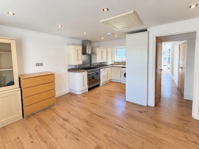 Burford Street, Hoddesdon EN11, 2 bed flat to rent, £1,300 pcm | PrimeLocation