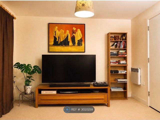 Burford Wharf Apartments, London E15, 1 bed flat to rent, £1,695 pcm | PrimeLocation