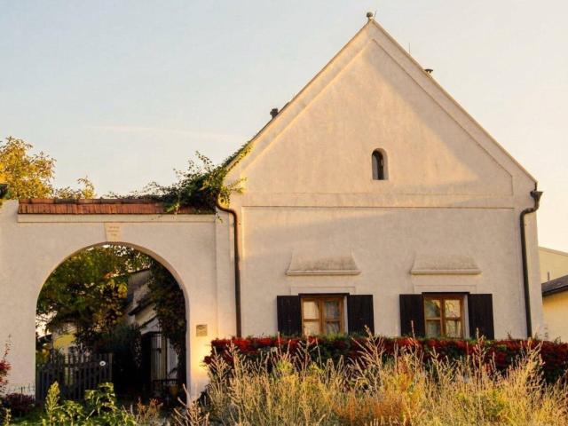 Burgenländischer Streckhof mit Wintergarten in Seenähe Weiden am See