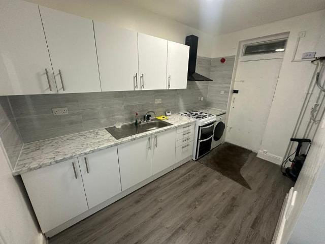 Burger Me Up!, 626 Bristol Road, Metchley, B29 6BQ, United Kingdom | 2 bed apartment for rent #137468956 | Rentberry