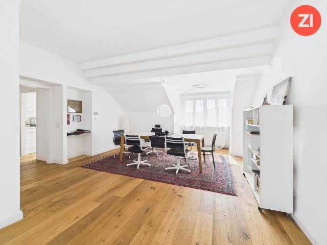 Bürger Palais* Einzigartige 3 Zimmer Altbau Dachgeschosswohnung mit Terrasse