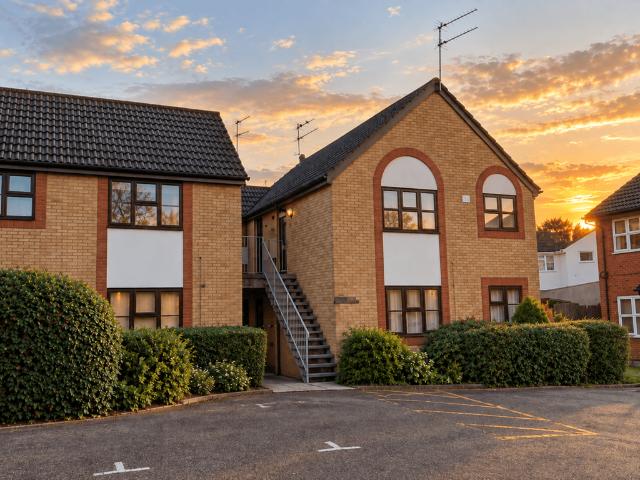 Burgess Field, Chelmsford, Essex, CM2. 1 bed flat to rent £995 pcm £230 pw