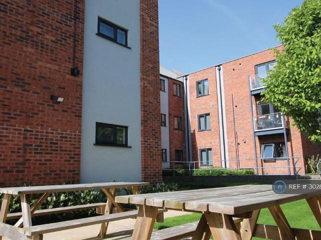 Burgess Road, Leicester, LE2 2 bed flat to rent £995 pcm £230 pw
