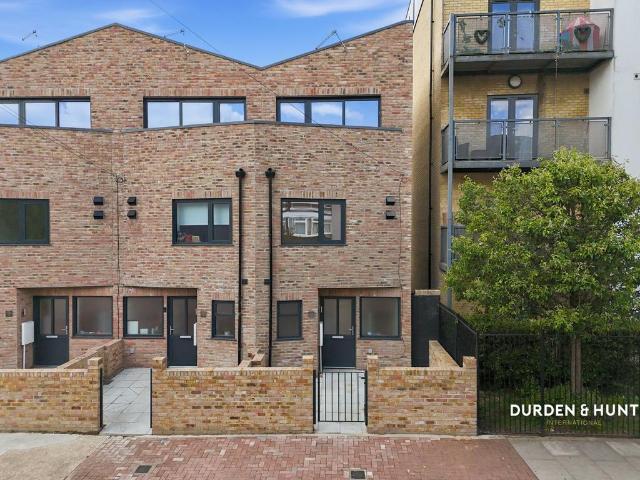Burgess Street, London E14 3 bed end of terrace house to rent £3,250 pcm £750 pw