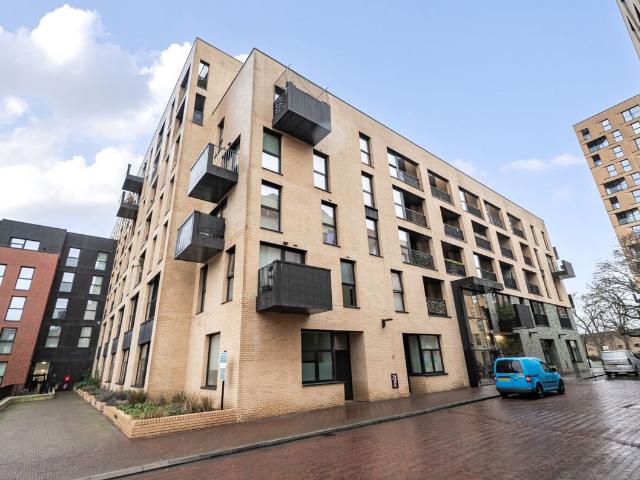 Burgess Springs, Chelmsford CM1, 1 bed flat to rent, £1,375 pcm | PrimeLocation