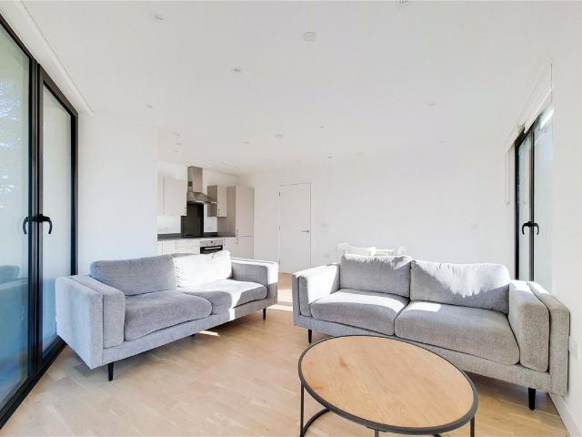 Burgess Springs, Chelmsford CM1, 2 bed flat to rent, £1,700 pcm | PrimeLocation