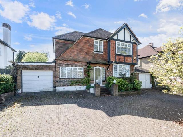 Burgh Wood, Banstead 6 bed detached house to rent £4,350 pcm £1,004 pw