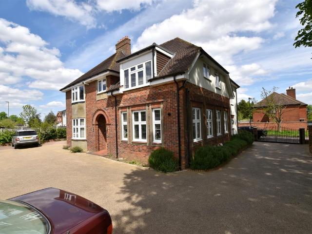 Burgh Side, Brighton Road, Banstead SM7, 2 bed flat to rent, £1,675 pcm | PrimeLocation